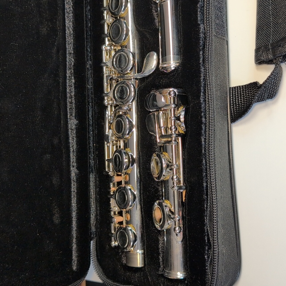 Flute with Case - Picture 2 of 9
